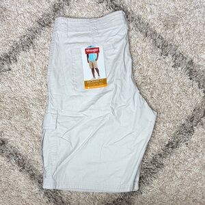 Wrangler Light Gray Relaxed Fit Cargo Shorts
